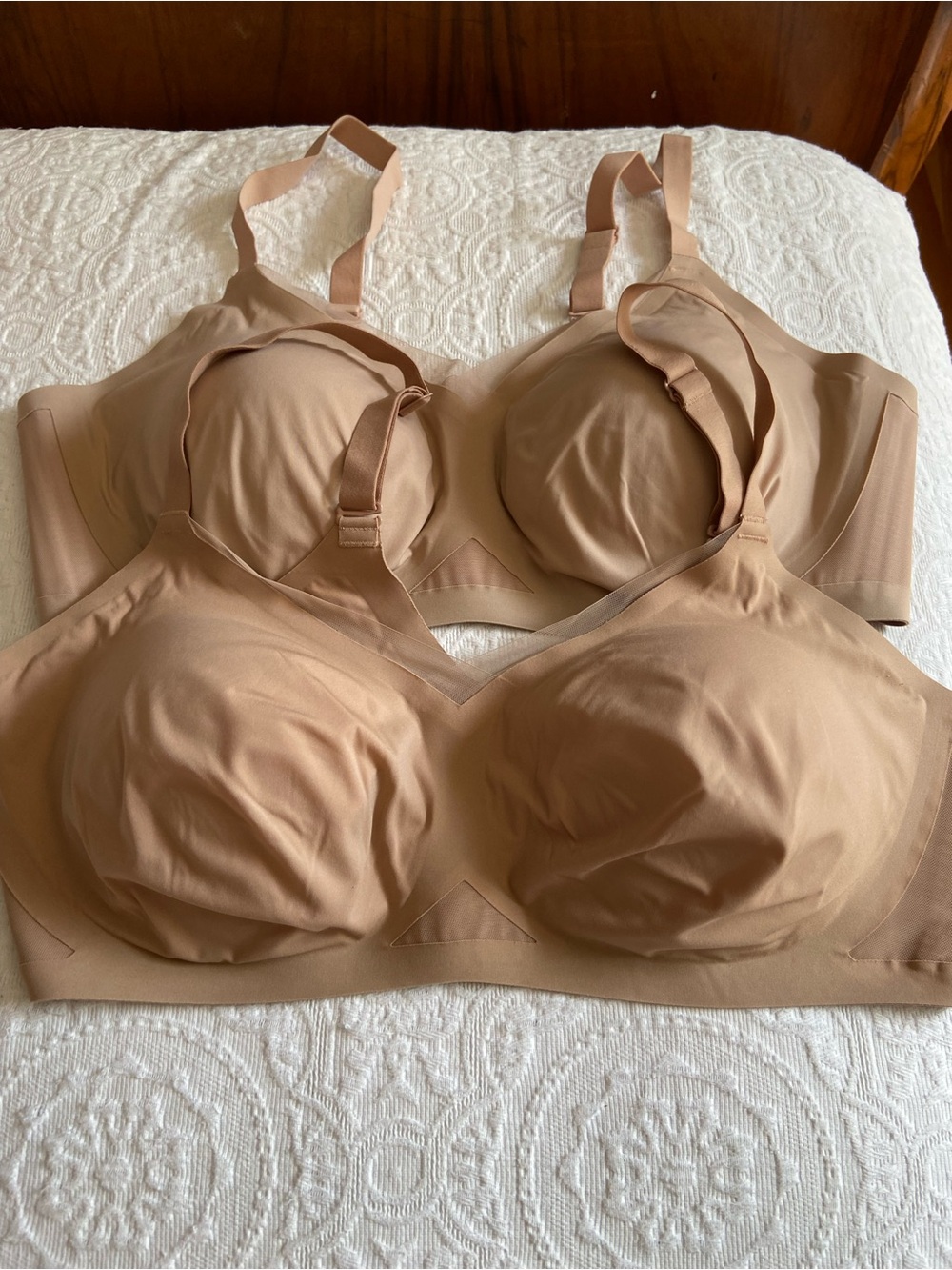 Lot of 2 Honeylove wire free bras